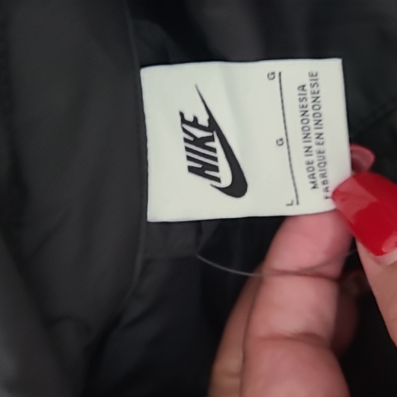 NIKE WOMEN SPORTWEAR ESSENTIAL QUILT JACKET - Picture 9 of 10